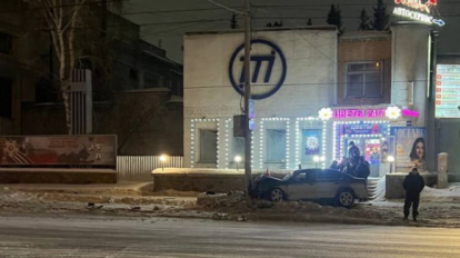 Водитель «Субару» погиб, врезавшись в столб в Новосибирске