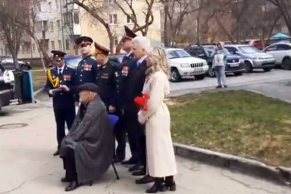 Парад для 99-летнего участника Великой Отечественной провели в Новосибирске