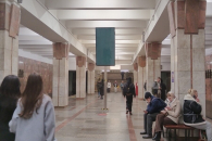 В новосибирском метро прокомментировали установку экранов посередине платформ