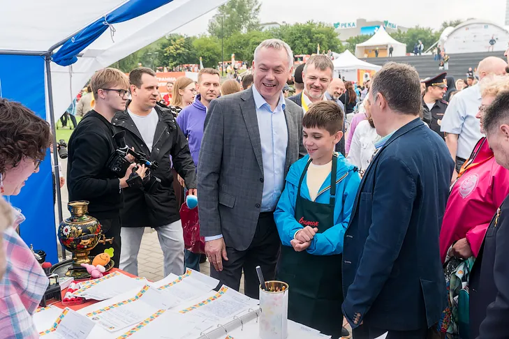 Андрей Травников на гастрофестивале в "В Сибири Есть!" - 2026. фото Андрей Заржецкий Андрей Травников на гастрофестивале в "В Сибири Есть!" - 2026. фото Андрей Заржецкий