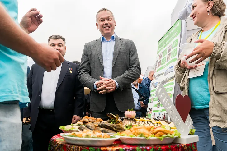 Андрей Травников на гастрофестивале в "В Сибири Есть!" - 2026. фото Андрей Заржецкий Андрей Травников на гастрофестивале в "В Сибири Есть!" - 2026. фото Андрей Заржецкий
